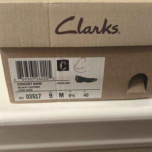 Women’s Clark’s black slip on shoes, size 9. - Picture 11 of 11